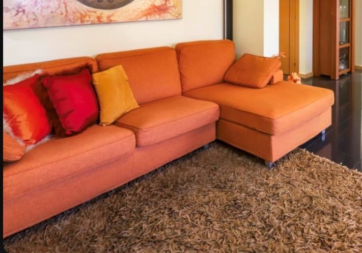 Sofá Induflex Laranja, com chaise longue.