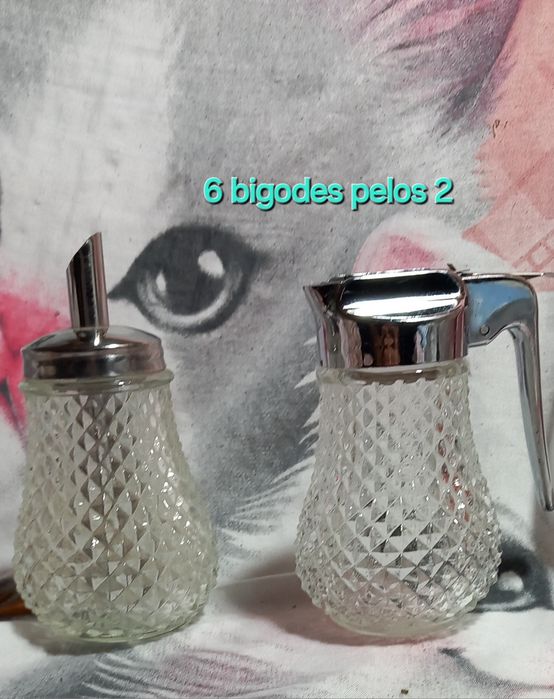 Recipientes de cristal em boas condições