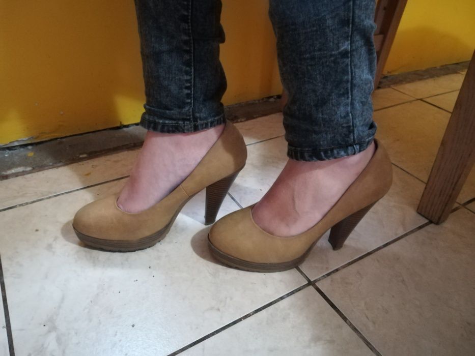 Buty na obcasie rozm 40