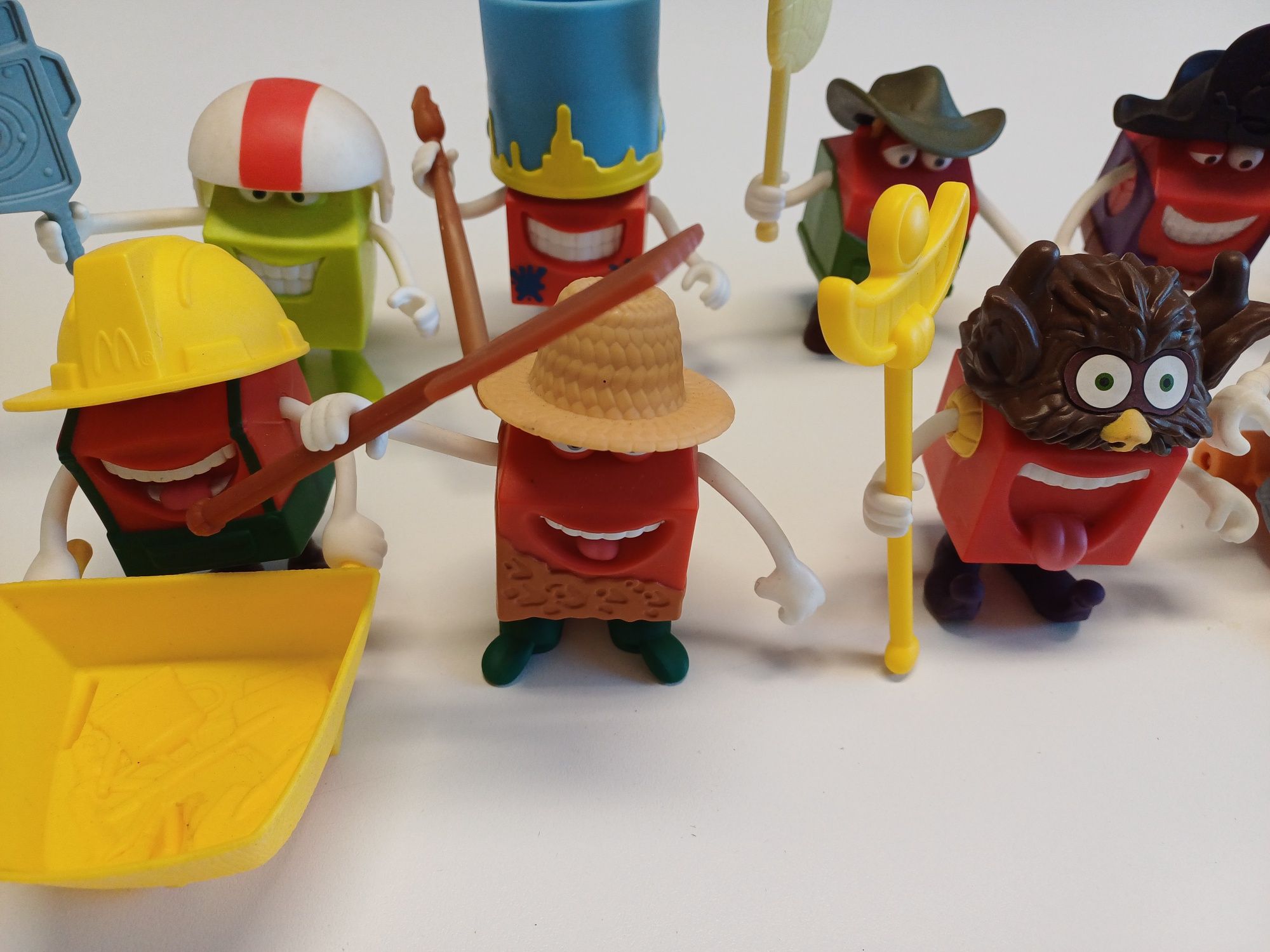 12 bonecos Happy Meal