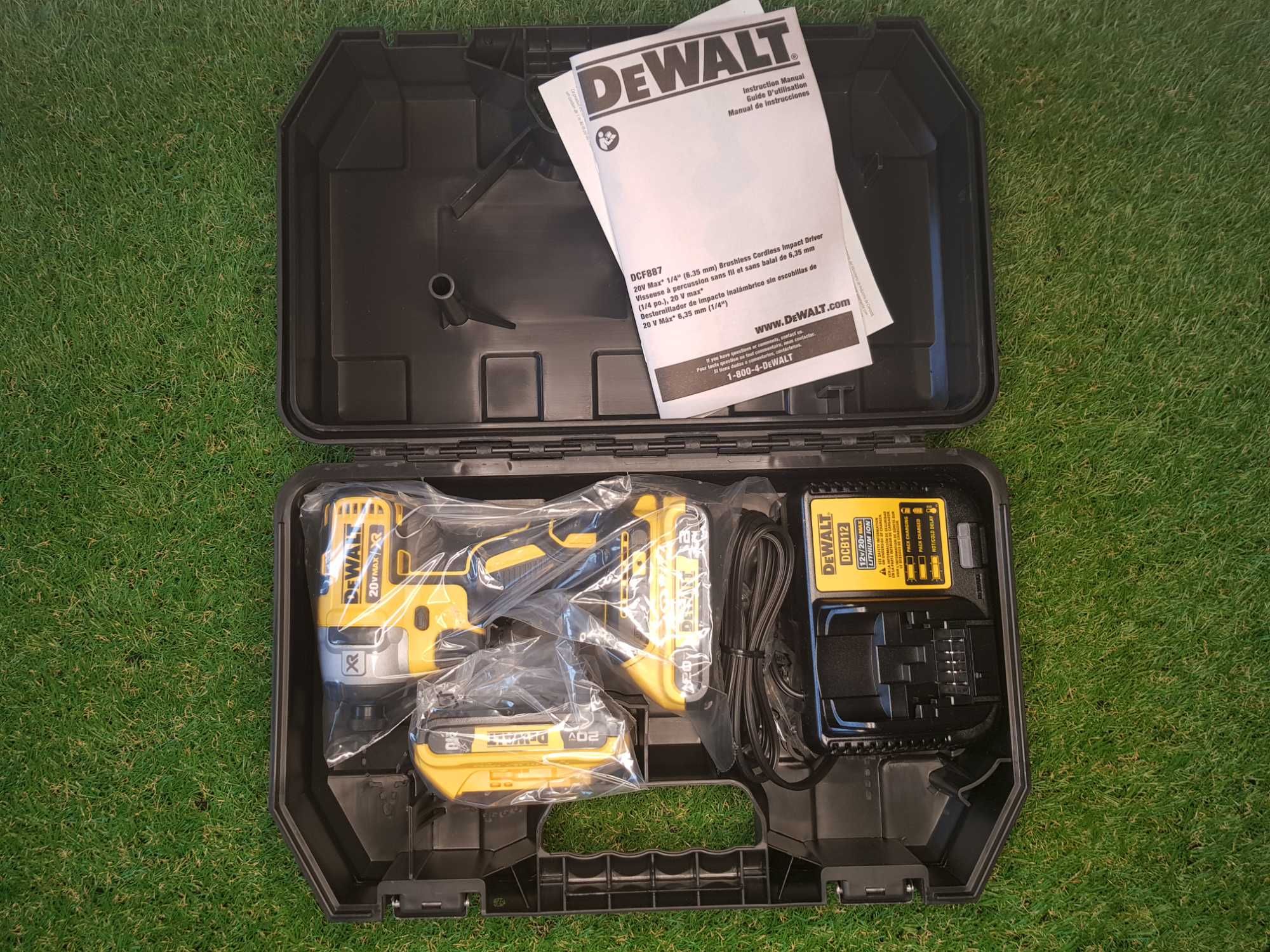 Набор бесщеточный шуруповерт DeWALT DCF887D2 20V ударный, импульсный