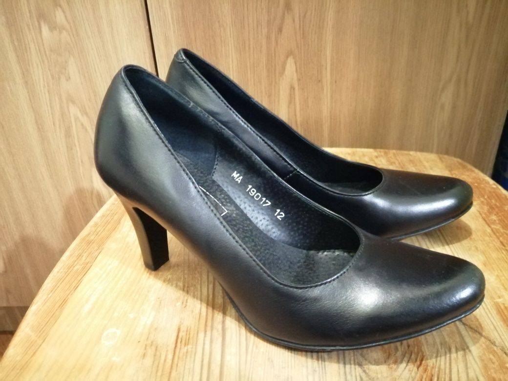 Туфли женские черные  кожаные, 39 размер, новые