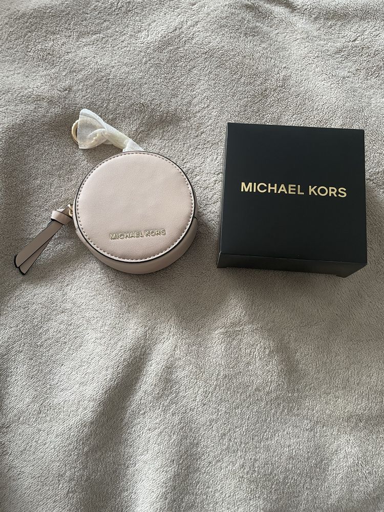 Okrągła portmonetka Michael Kors