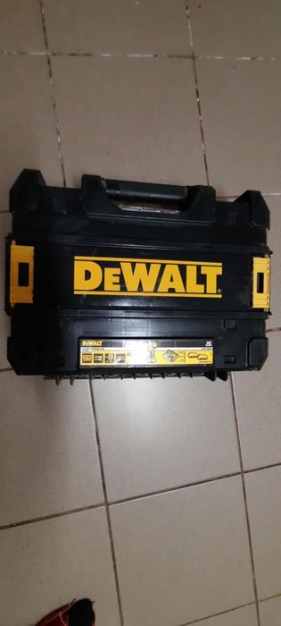 Skrzynka walizka DeWALT