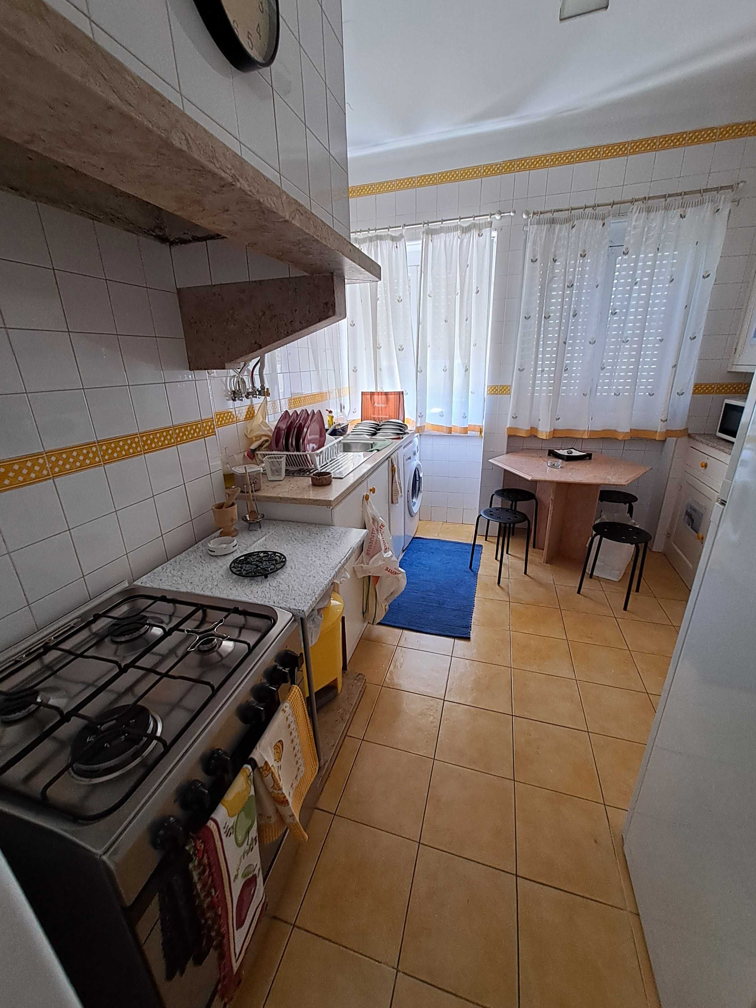 Quartos Disponíveis na Av. Forças Armadas ( Cidade Universitária )