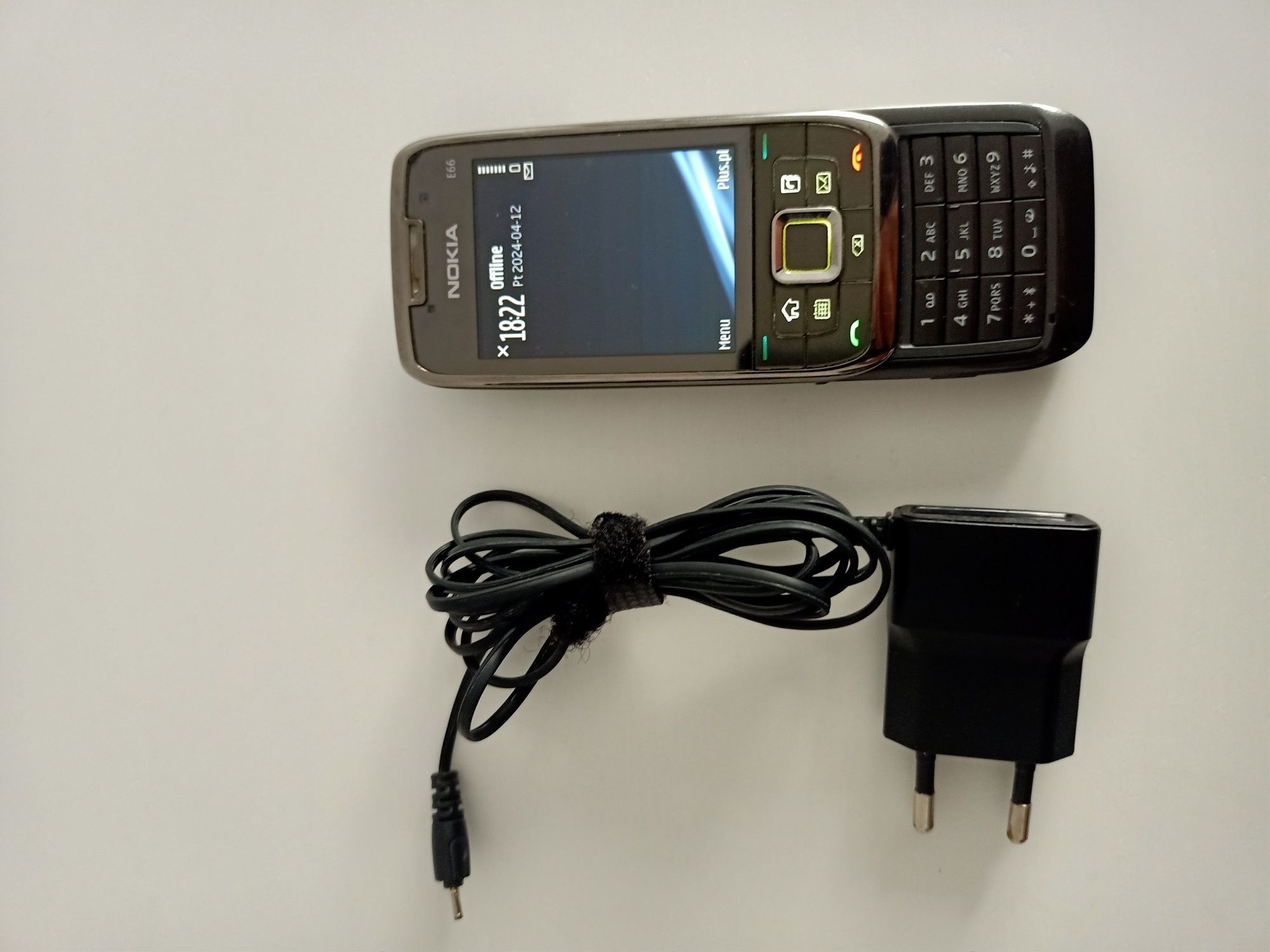 Telefon komórkowy Nokia E66 +ładowarka