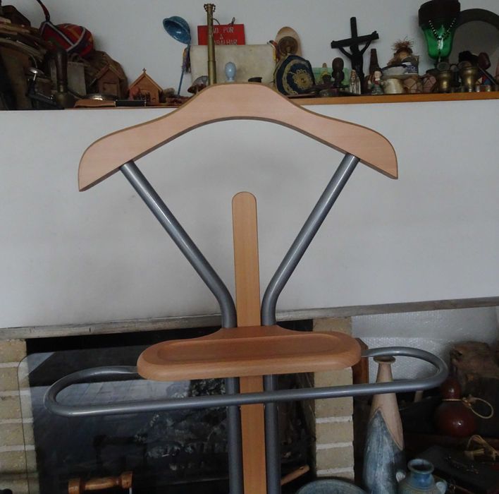 Cabide de Quarto em Madeira com Estrutura em Metal