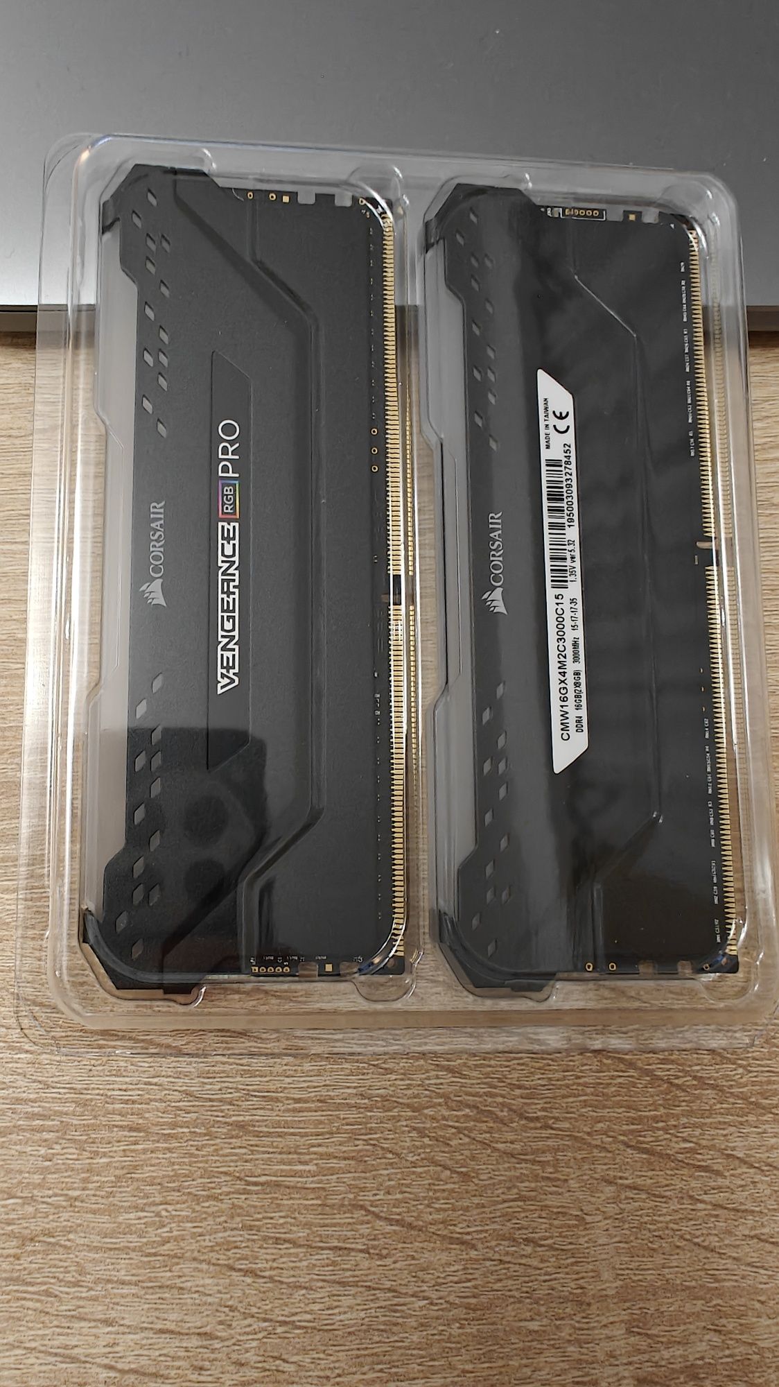 Pamięć RAM Corsair VENGEANCE RGB PRO DDR4 16GB 2x8 GB 3000MHz