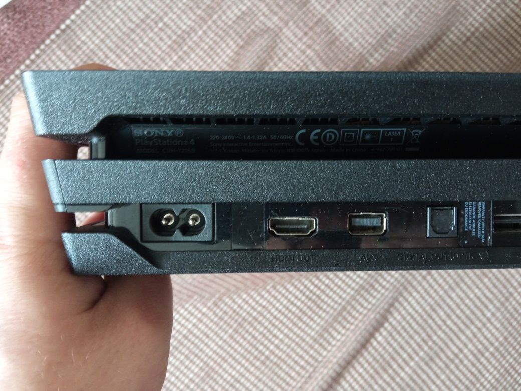 Konsola PS4 Pro CUH-7216B
