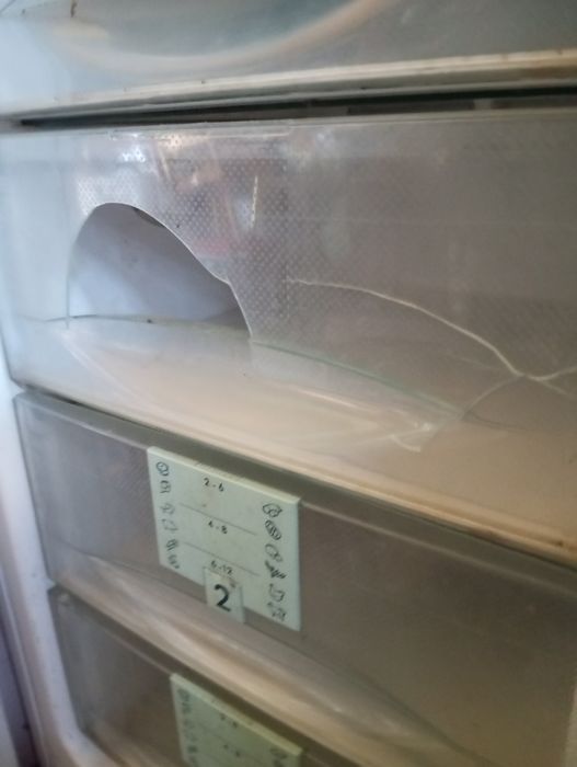 Морозильний шкаф