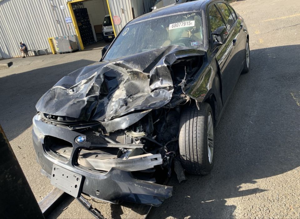 Продам BMW 330i xdrive в наявності 105т км