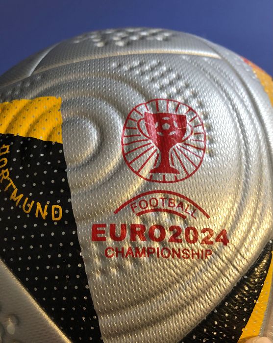 Офіційний м'яч Чемпіонату Європи у Німеччині(фінал та полуфінал)