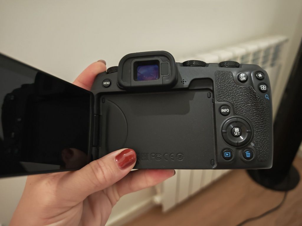 Vendo câmara profissional Canon EOS RP