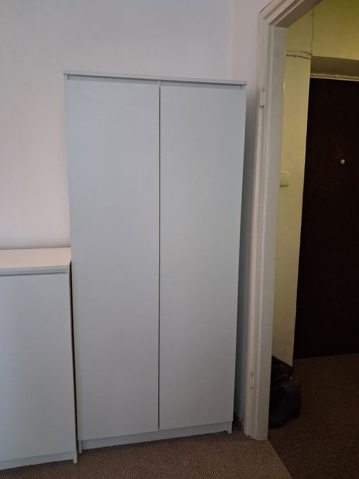Szafa biała. 80x36 cm. Wysokość 180 cm. Wewnątrz 4 półki. Szt . 2.