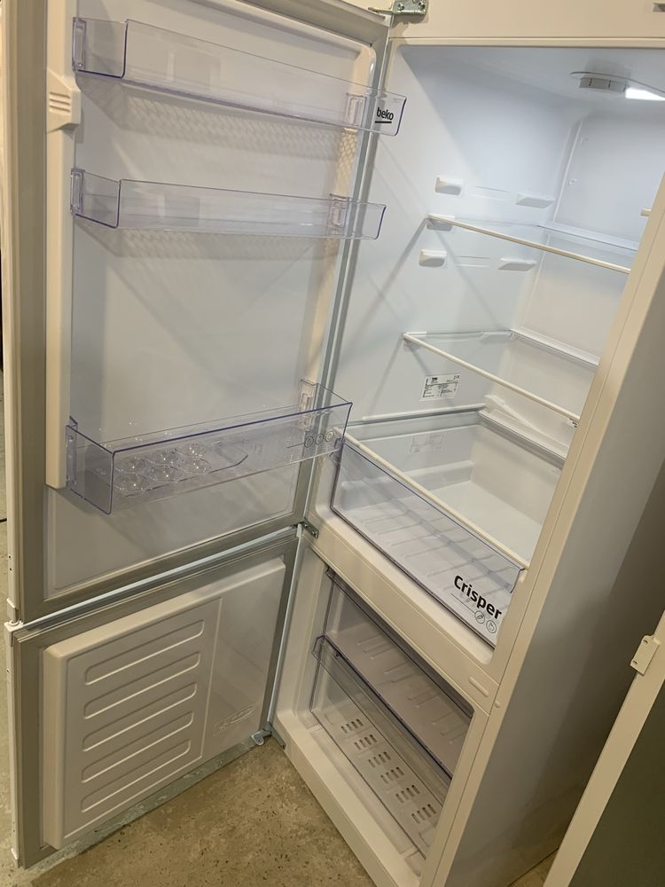 Холодильник Beko BCSA240K3SN