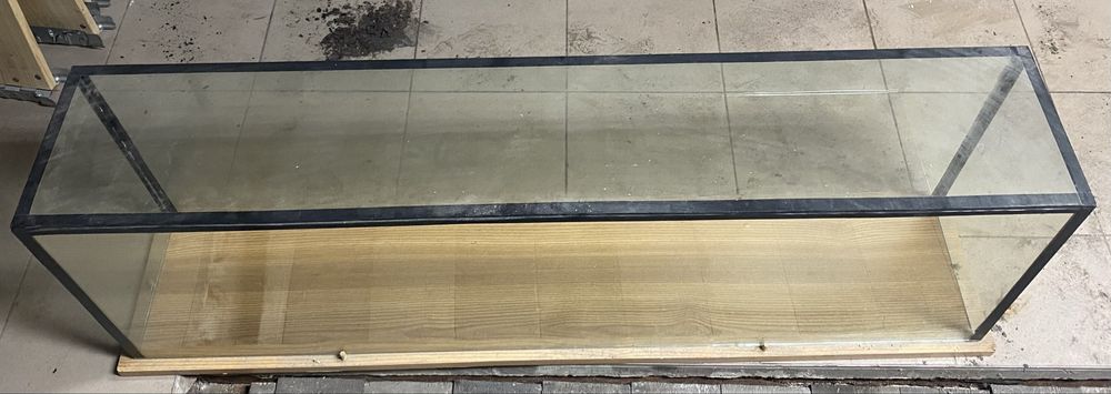 Szklana gablota (oslona)