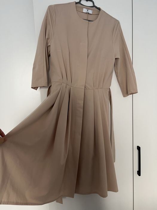 Плаття з пишною спідницею