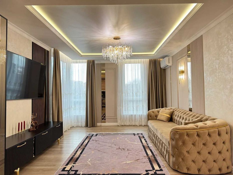 Трикімнатна з ремонтом та меблями