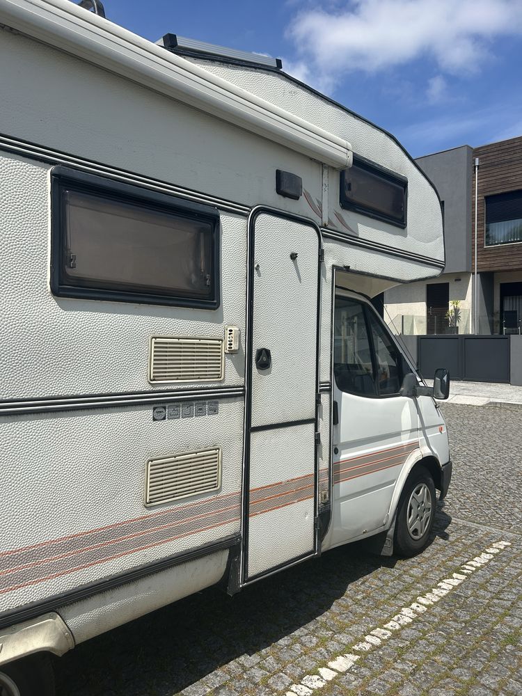 Autocaravana Ford Transit 2.5
