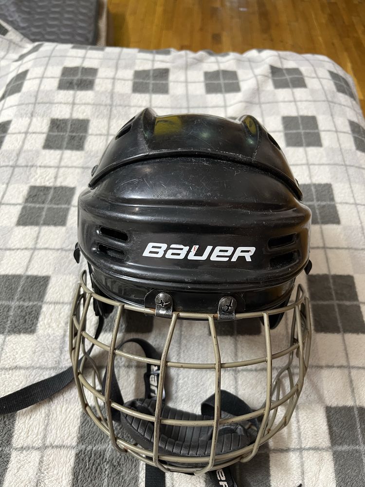 Шолом хоккейний bauer у непоганому стані ціна договірна