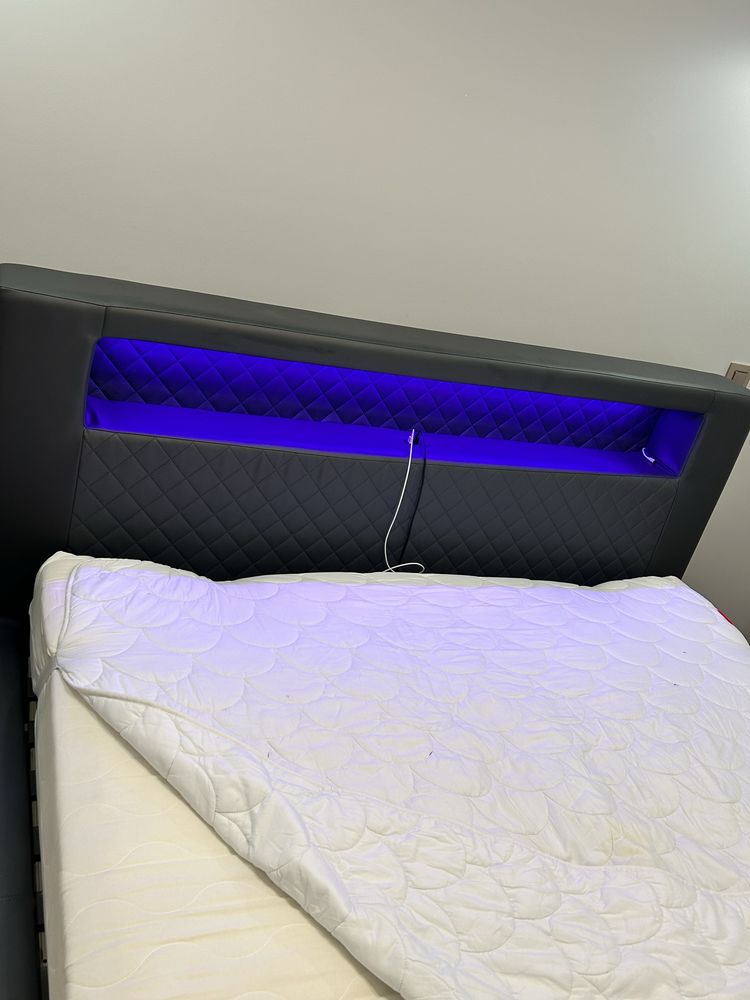 Łóżko tapicerowane 160x200 LED