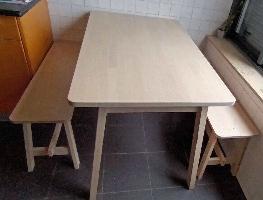 Mesa e 2 bancos Ikea