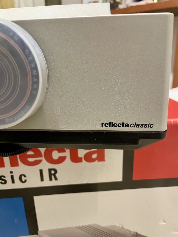 Projector de Slides Reflecta classic com comando e acessórios