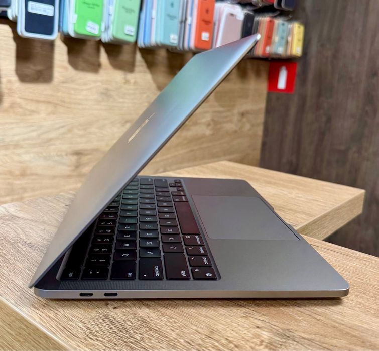 Ноутбук MacBook Pro 13 M1 (2020) 8/256Gb Space Gray Магазин Гарантія