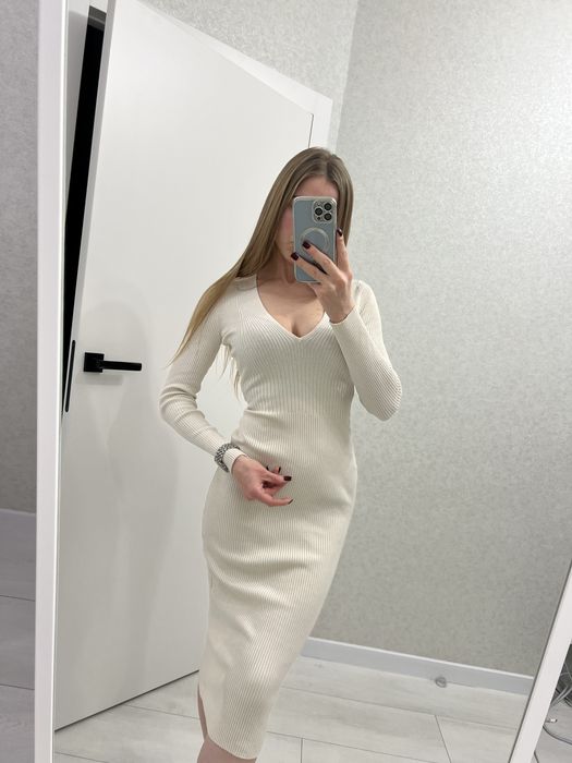 Сукня довга тепла h/m плаття молочного кольору