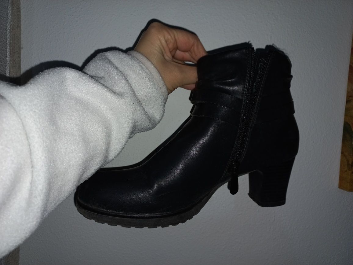 Botins pretos t38