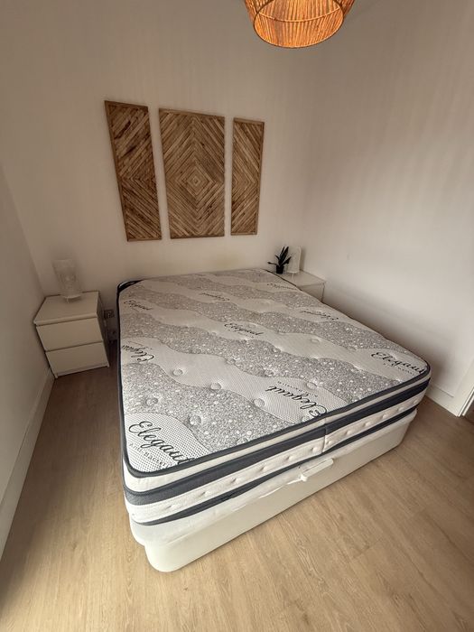 Cama ikea com colchão e arrumação