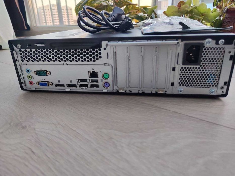 Lenovo Thinkcentre M75S-1 AMD RYZEN 5 PRO 3400G 8GB RAM 256GB SSD NVME