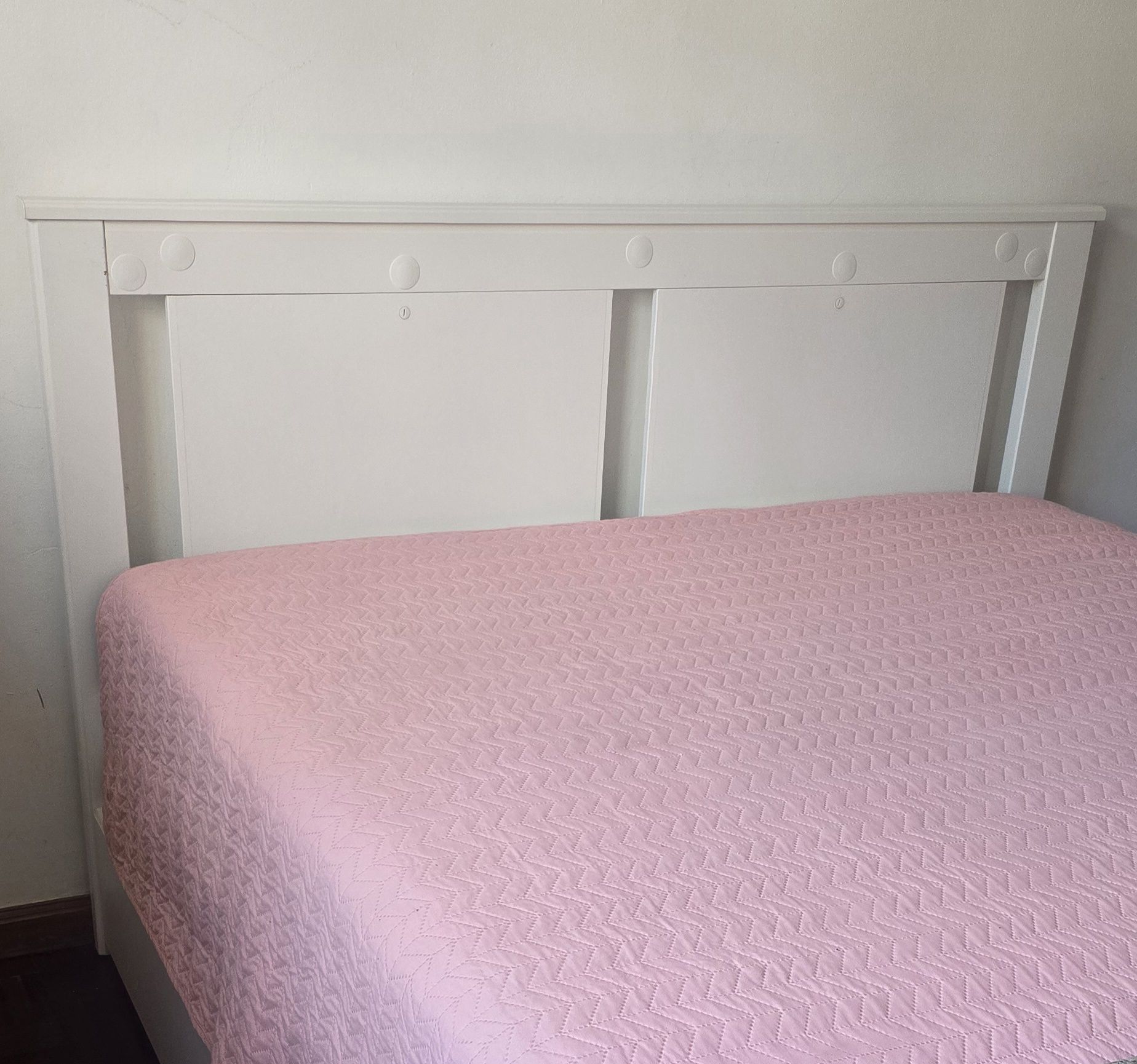 Cama de casal com 4 gavetões + estrado