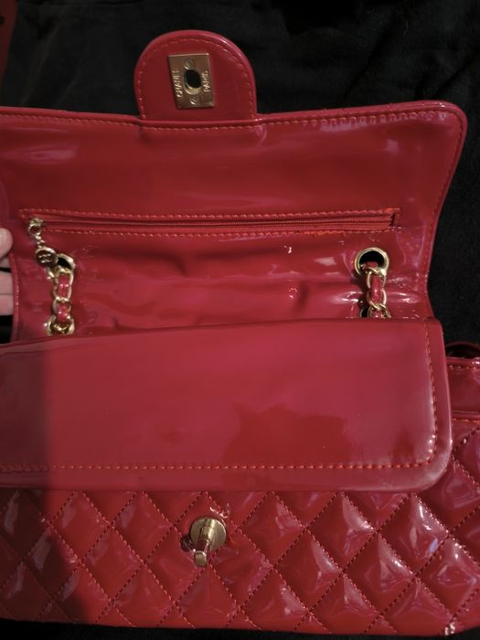 Продам лаковую сумочку