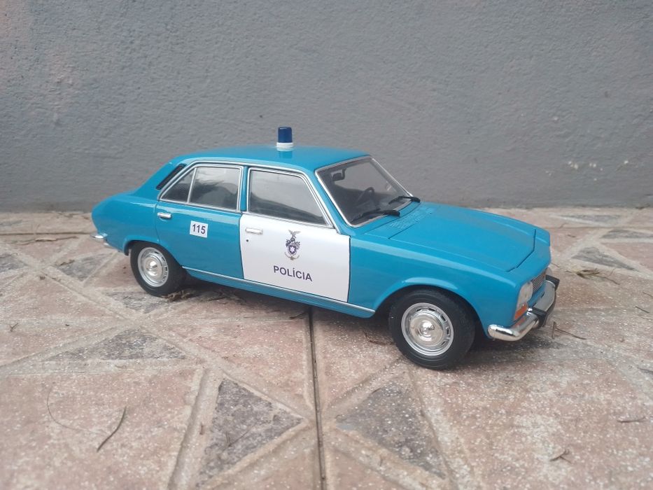 Miniatura 1/18 Peugeot 504 GL