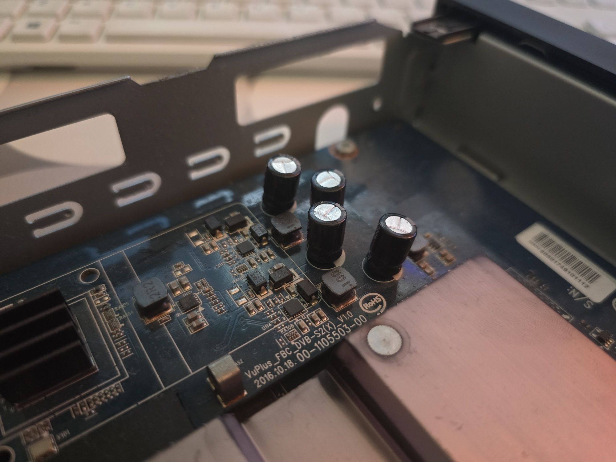 Vu+ Uno 4k SE, dual DVB-S2X FBC, aktywne linie OScam, Enigma2 OpenATV
