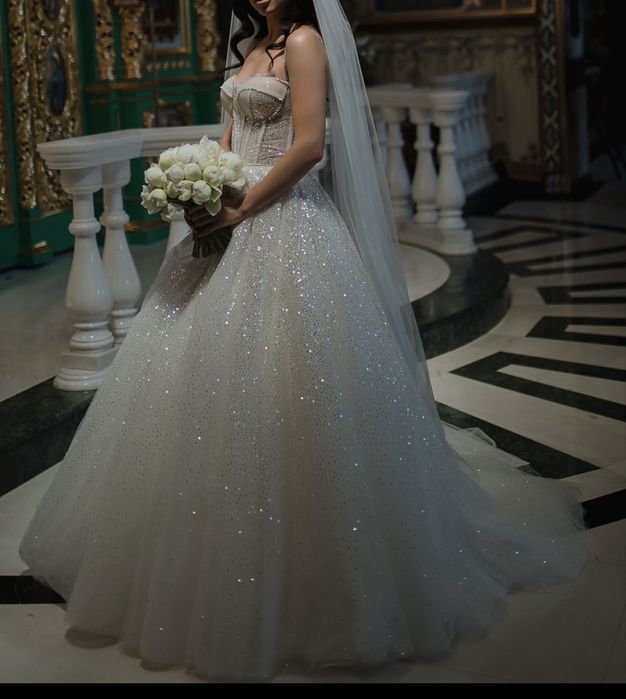Весільна сукня з блискітками