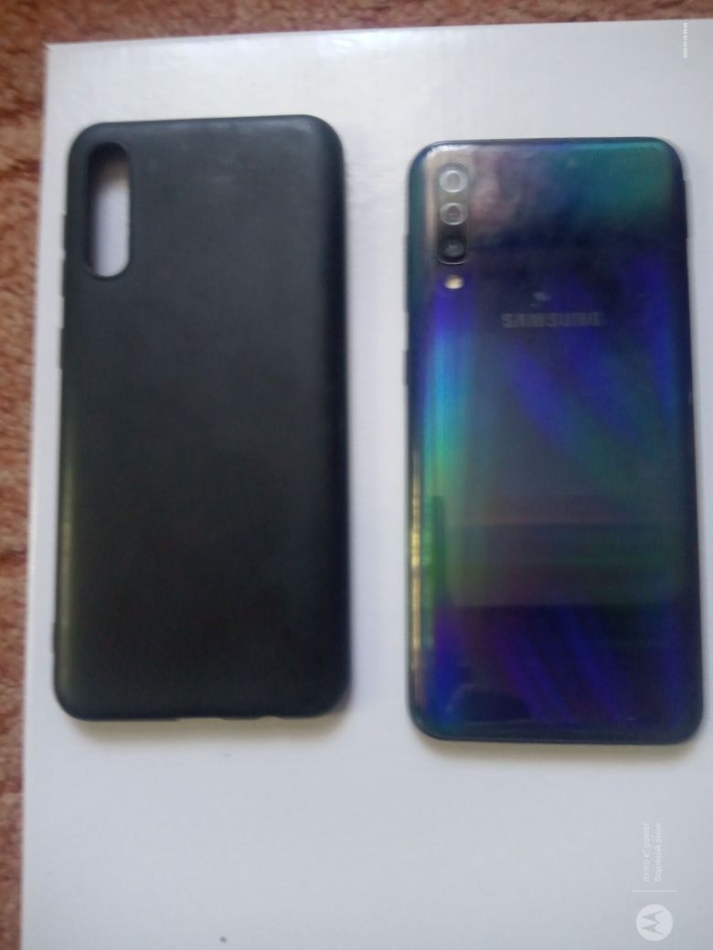 Продам Samsung A50 на 64Gb