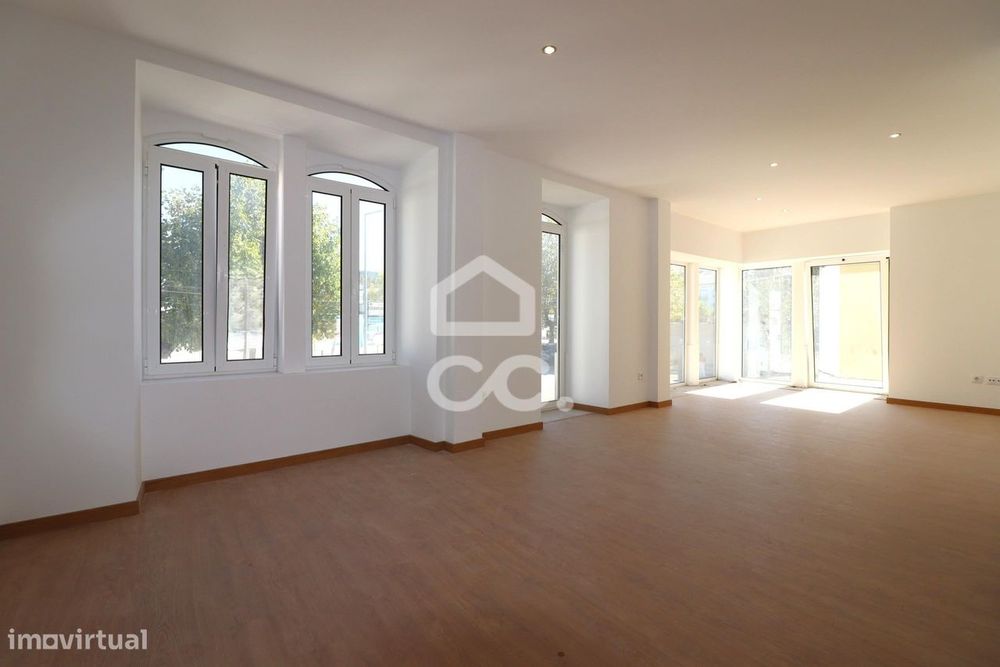 Apartamento T2 novo para arrendamento, no centro da Vila do Avelar.