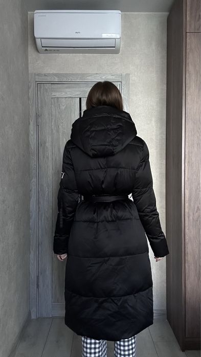 Пуховик чорний теплий на холодну зиму