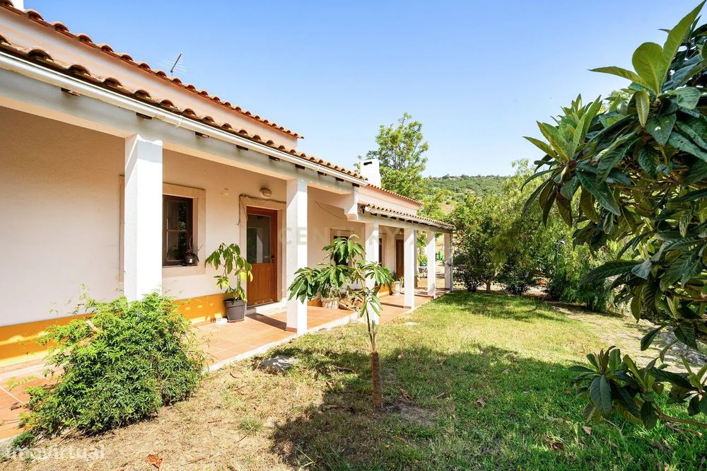 Quinta de Encanto no Vale dos Barris, em Palmela, 42.446 m² de naturez