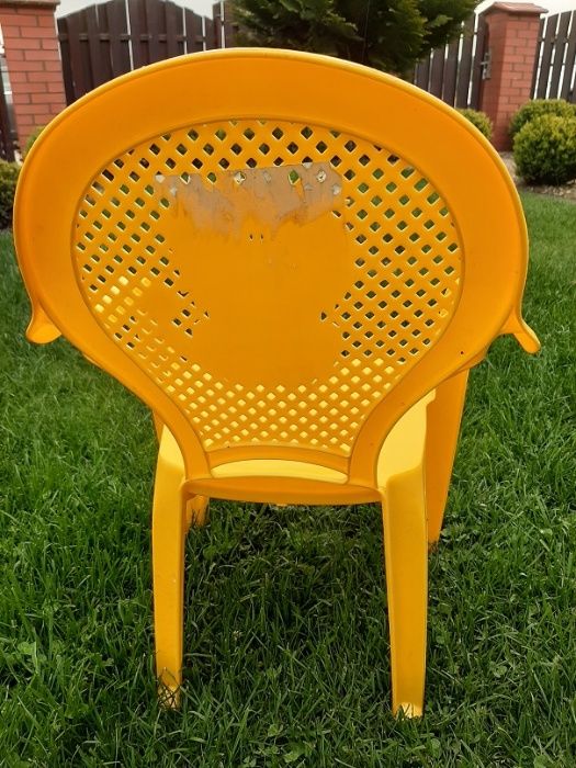 Krzesełko plastikowe dla dziecka