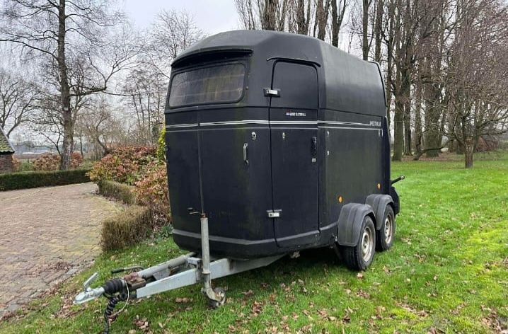 Przyczepa do przewozu koni WESTFALIA DMC 2000KG