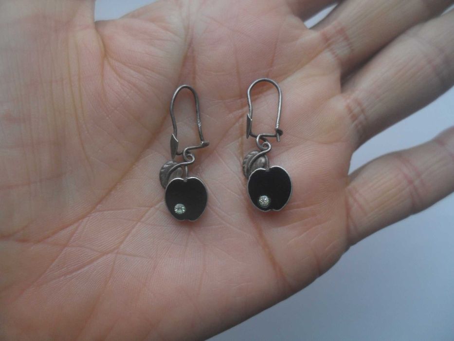 Stare srebrne kolczyki - czarne jabłuszka - cena ost