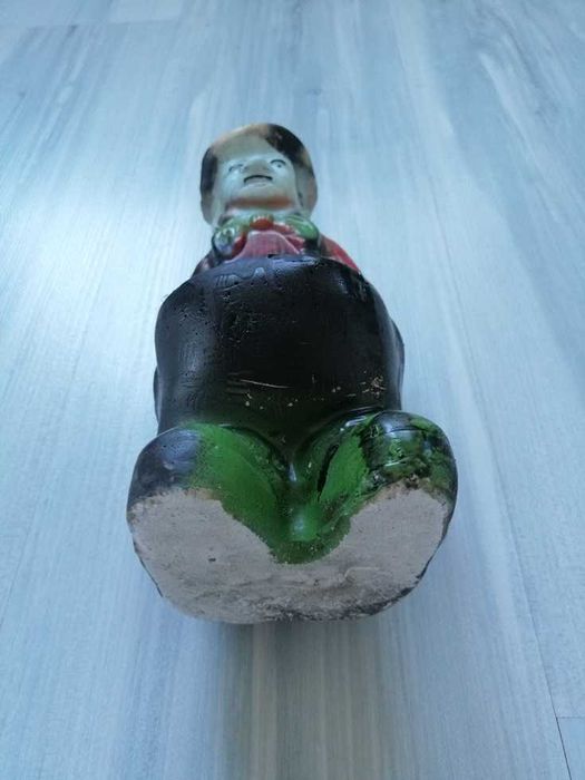 Doniczka na kaktus / sukulent ludzik w ogrodniczkach.