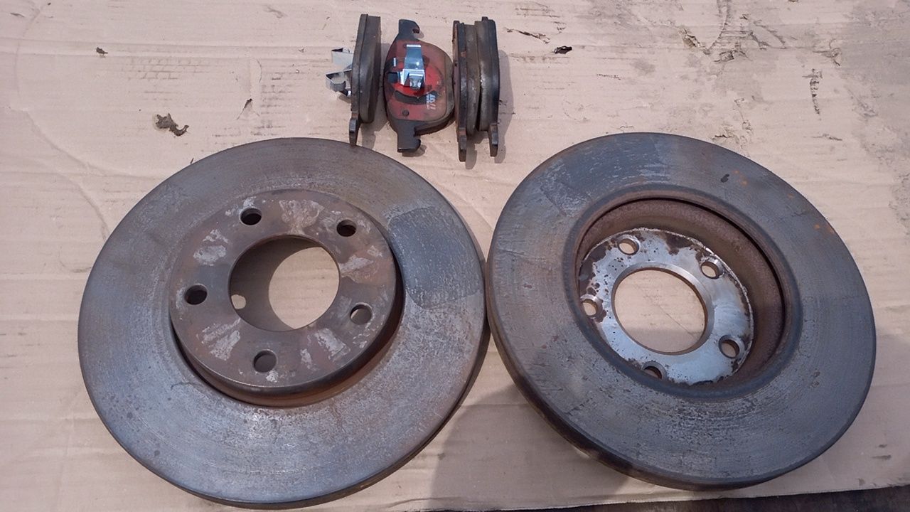 Tarcze klocki przód Mazda 3 BL 1,6b
