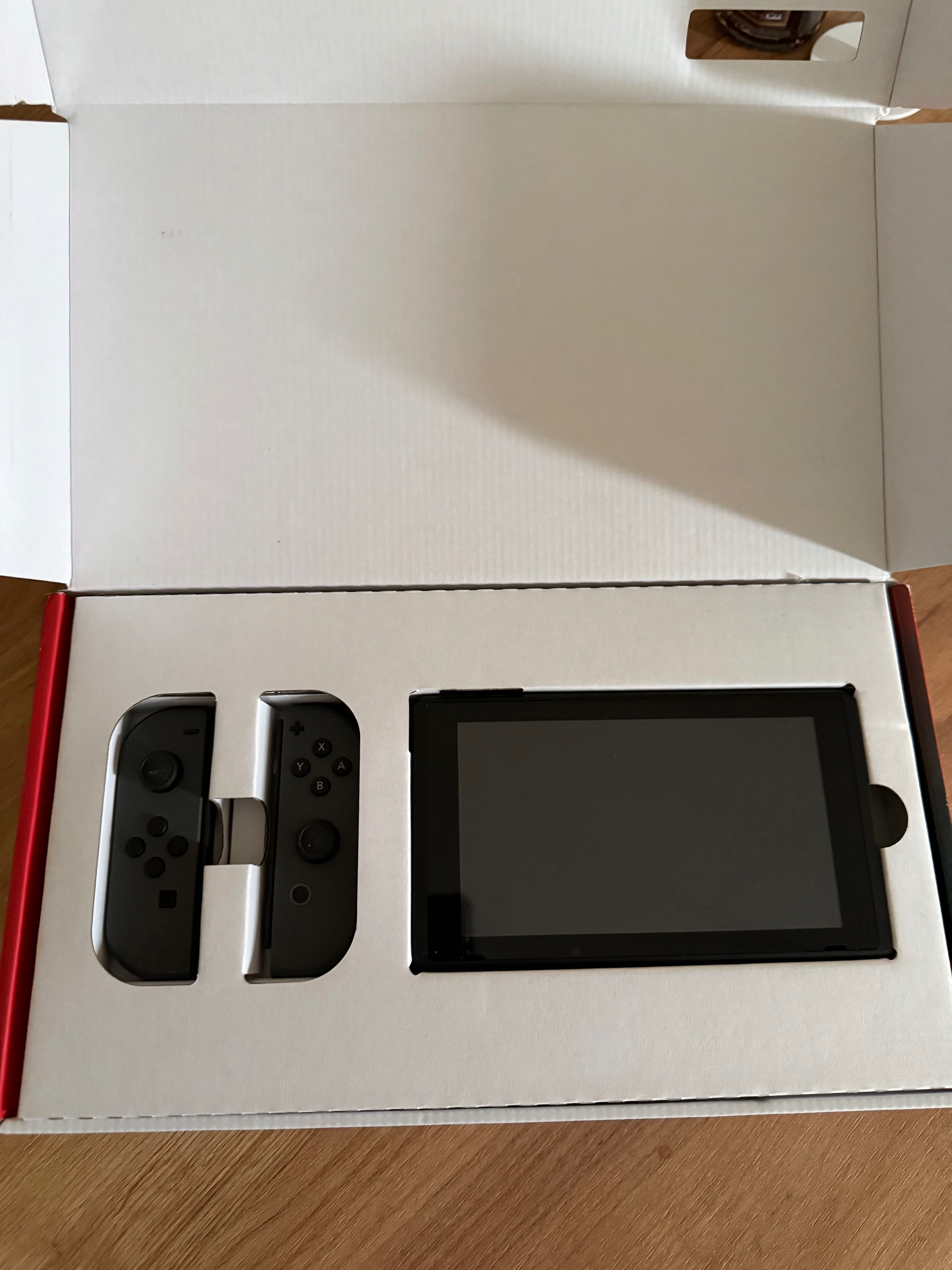 Ігрова консоль Nintendo Switch with Grey Joy-Con