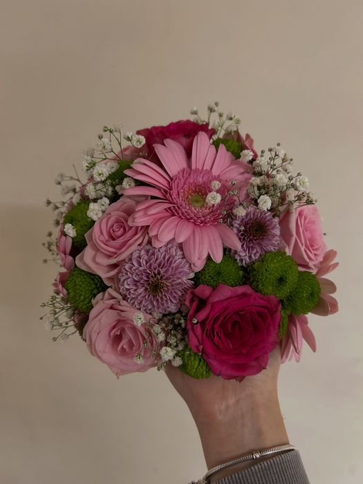 Florystka-dekoracja kościoła i samochodu do ślubu