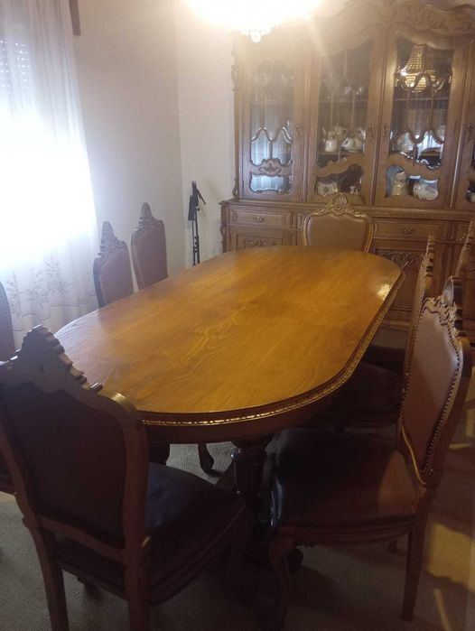 Conjunto Sala de Jantar Clássico em Madeira Maciça
