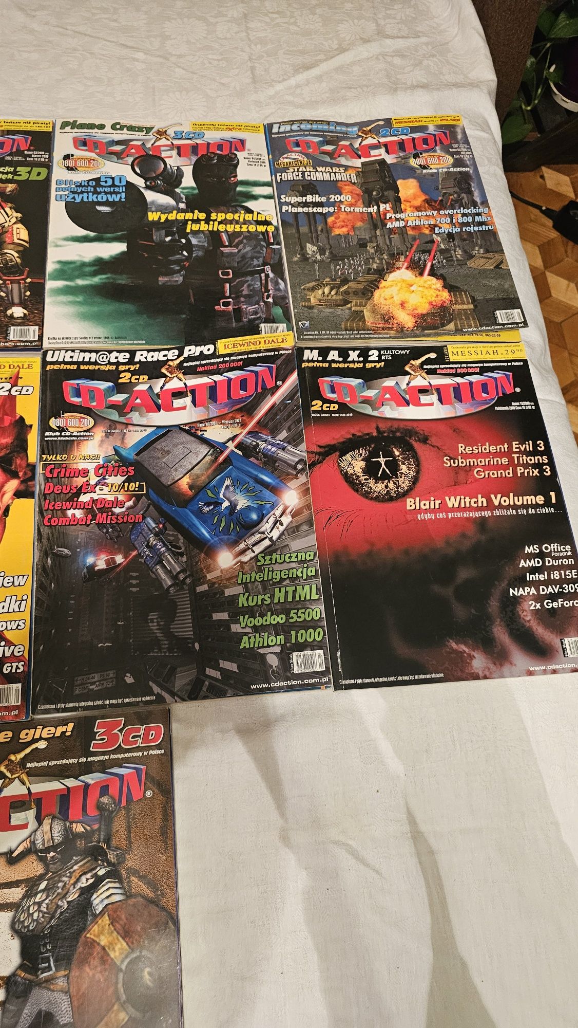 Sprzedam cały rocznik Cd-action z 2000 roku . 12 numerów .